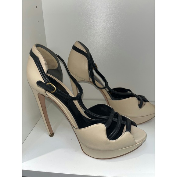 Alexander McQueen Beige/Black Leather Platform T Strap Sandals Size 39.5 - Picture 1 of 4